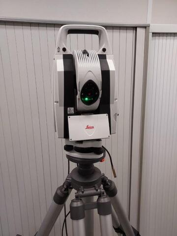 Laser tracker LEICA